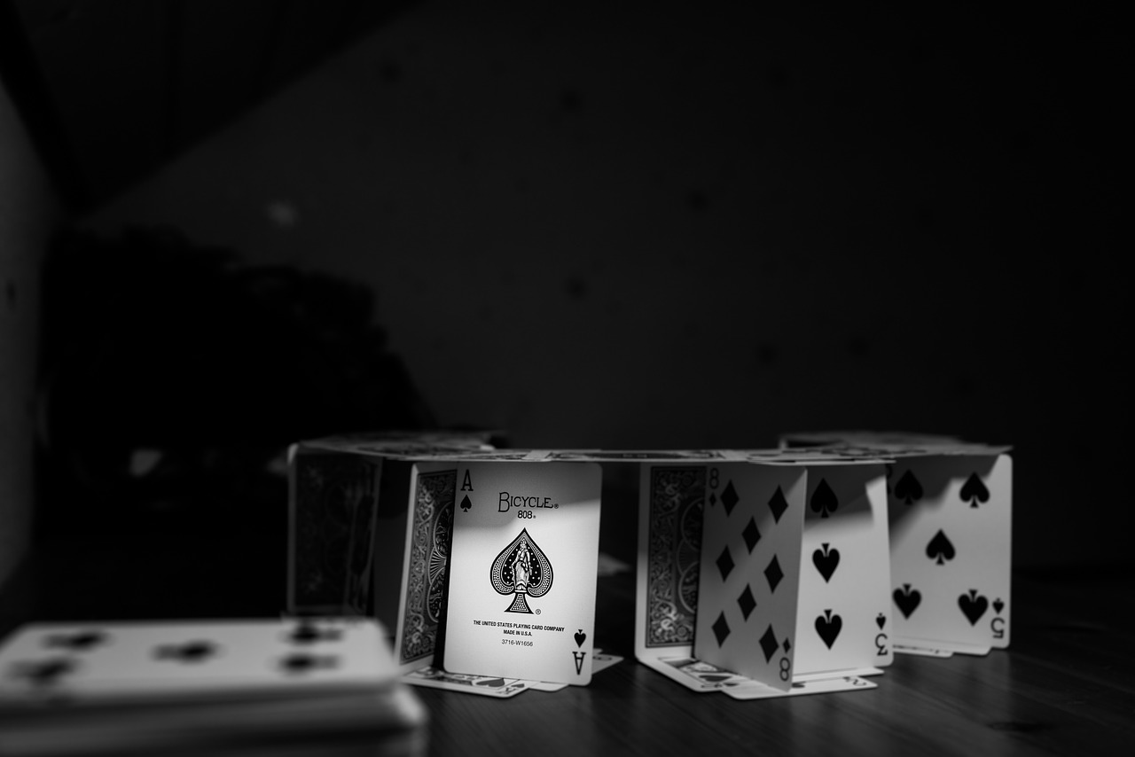 谢瑜，一枪击破家徒四壁背后的故事