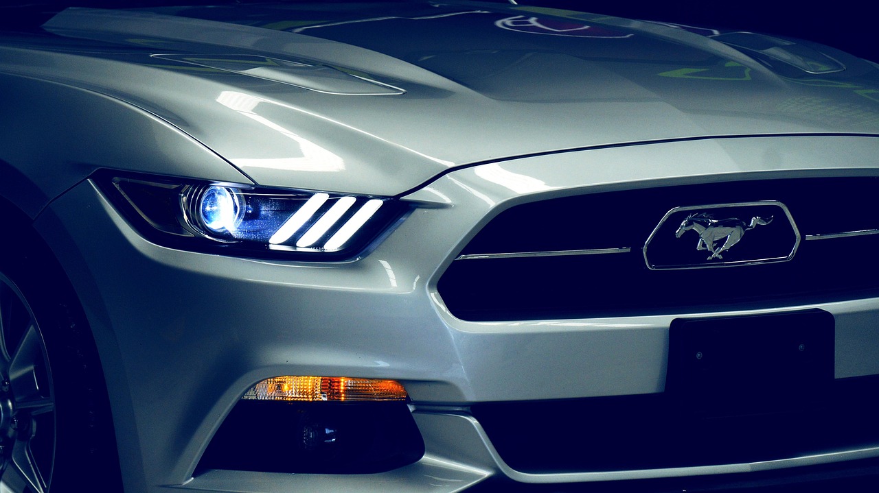 奥迪TT敞篷版,优雅与速度的完美结合 奥迪TT敞篷版,优雅与速度的完美结合