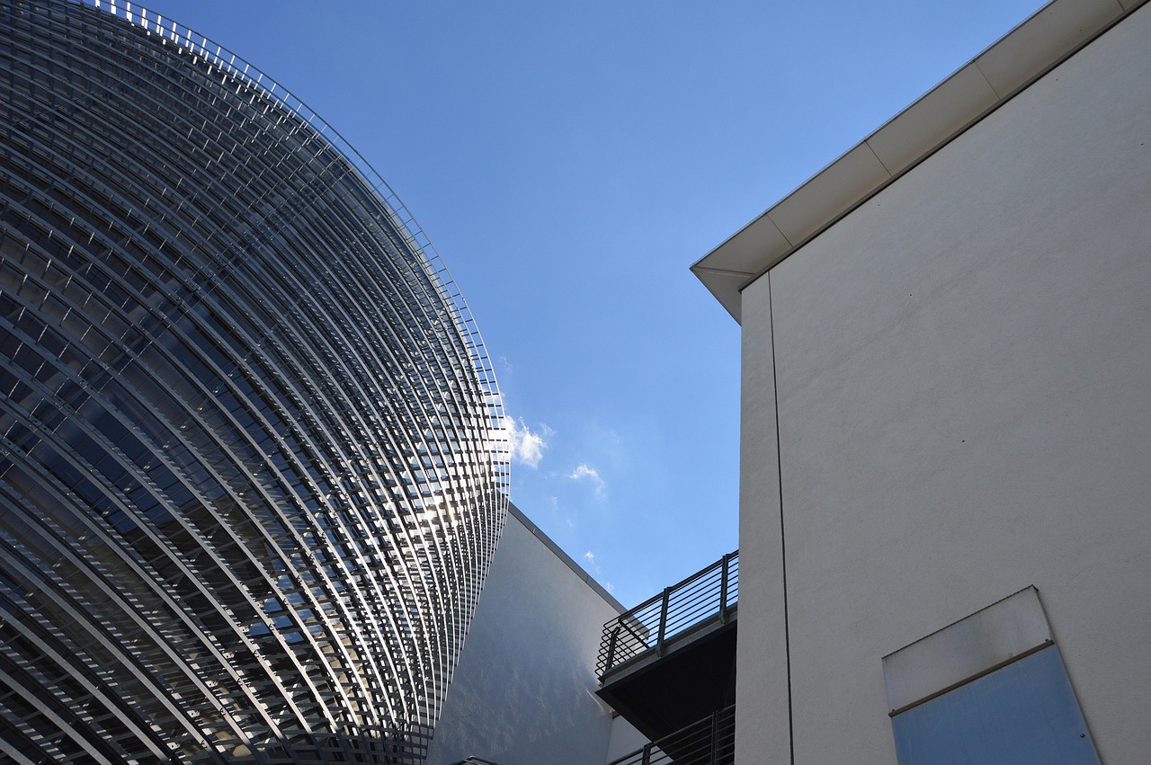 西钢,工业的脊梁,现代生活的坚实基石 西钢,工业的脊梁,现代生活的坚实基石