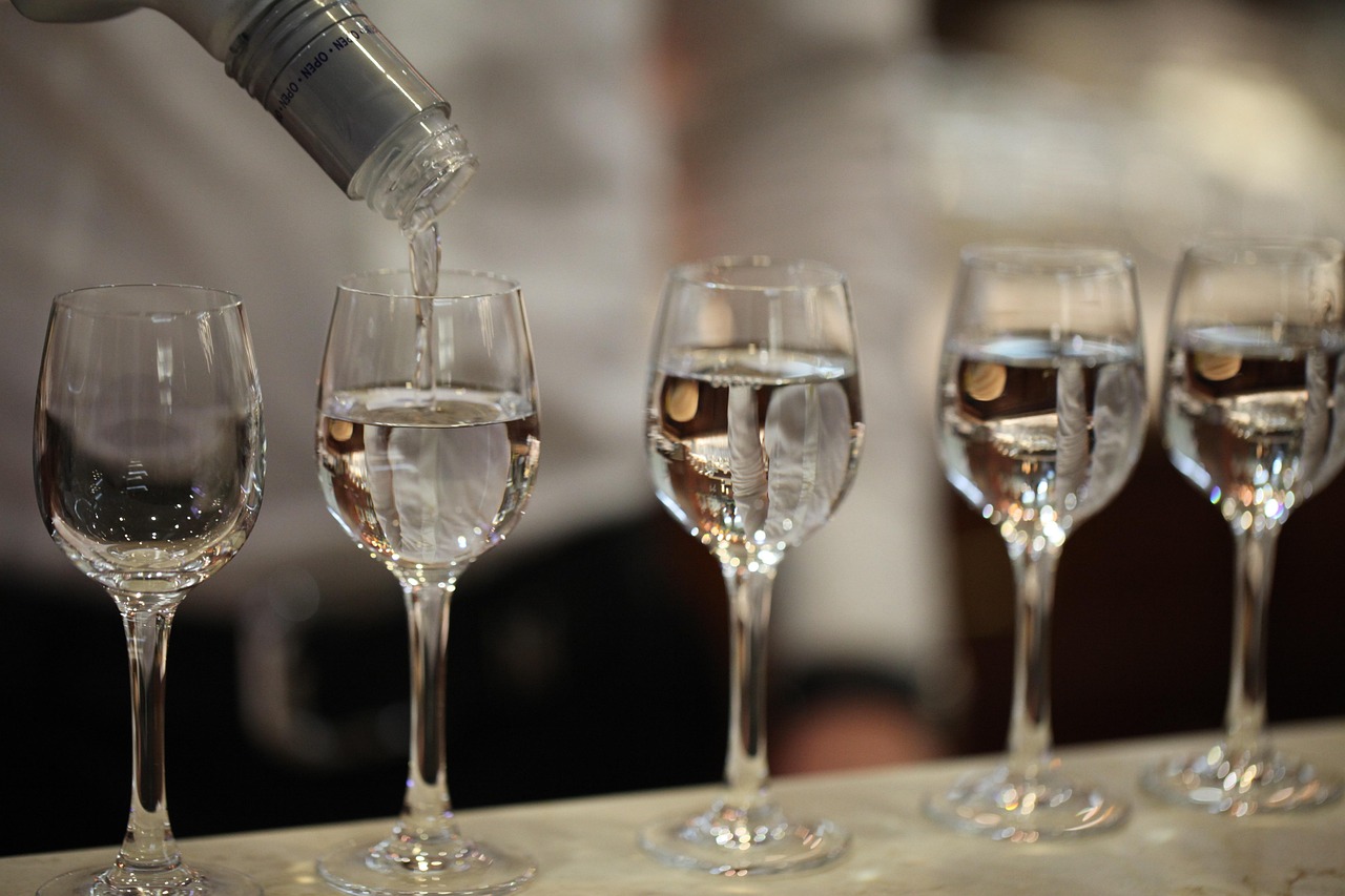 五粮液(000858)中国白酒行业的璀璨明珠 五粮液(000858)中国白酒行业的璀璨明珠